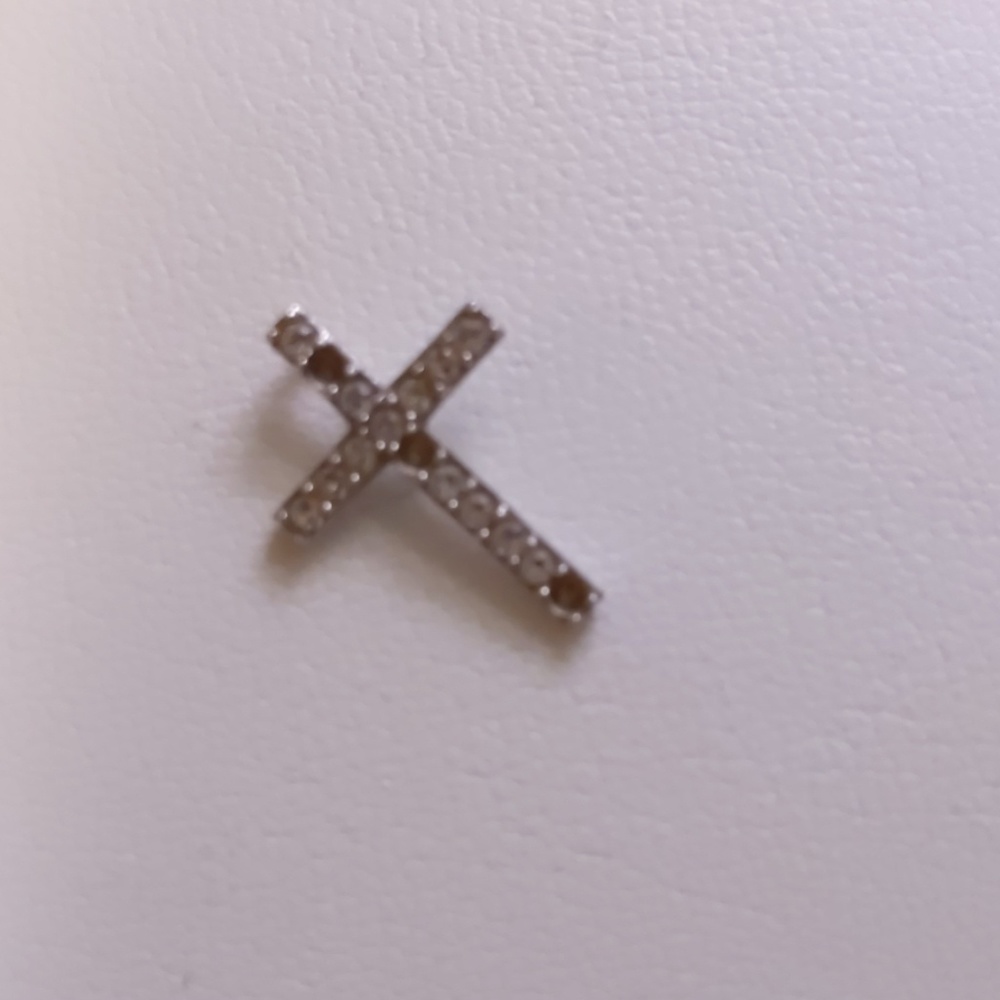 Diamond cross necklace from diamoré